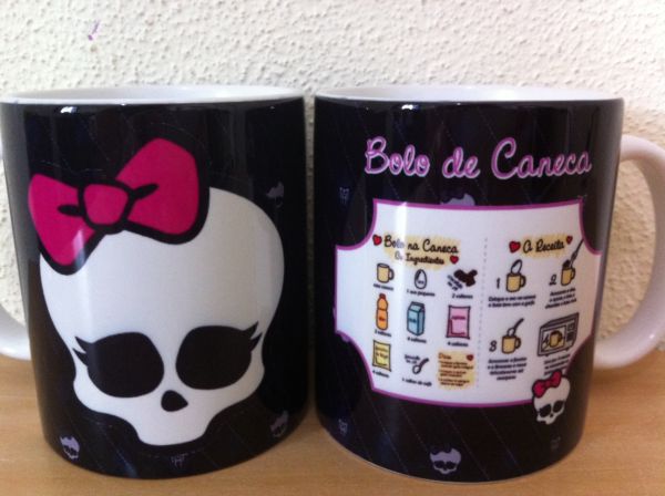 Bolo na Caneca de Aniversario Monster High